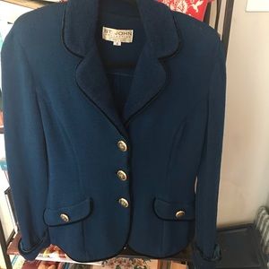 St. John blazer size 8 beautifully derailed with gold button. Fine knit